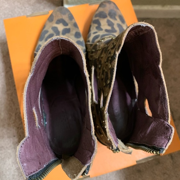 Boots - Picture 3 of 6